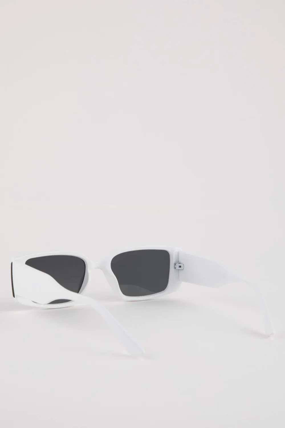 Trapezoidal White-Framed Sunglasses